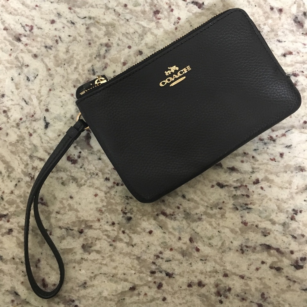 Coach Wristlet (black)